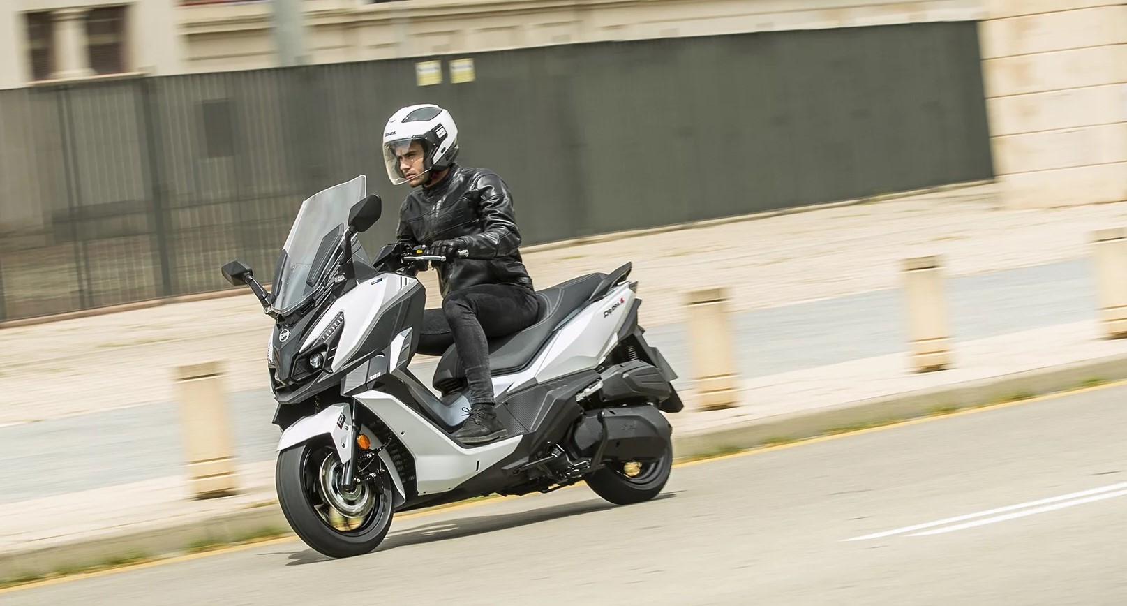 La oferta del SYM Cruisym Alpha 300 es perfecta para los que buscan un scooter GT con pretensiones sport para el carnet A2