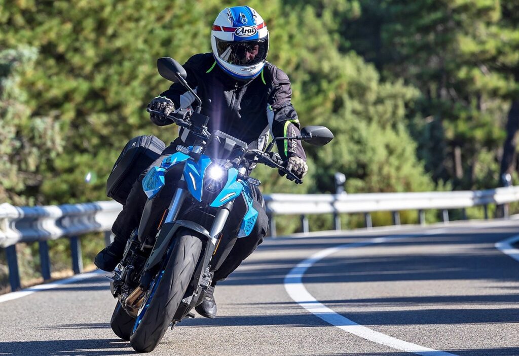 Con la compra de esta moto naked Suzuki, te ahorras un dinero y consigues diferentes ventajas 11 Prueba Suzuki GSX-8S 2023