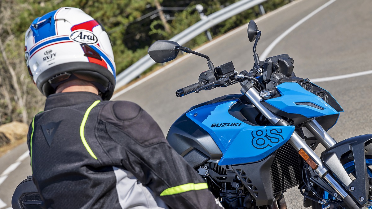 Es una moto japonesa 800 de vanguardia para el carnet A2 o A y ahora cuesta menos que un scooter 400 