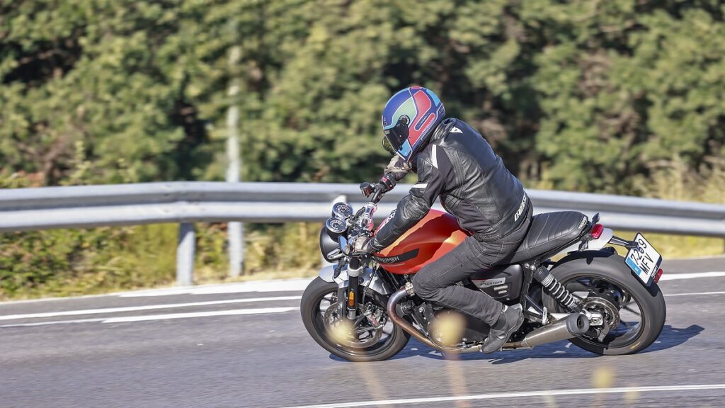 Prueba Triumph Speed Twin 1200: para nostálgicos a los que les gusta pasarlo bien en moto por todas partes, entre calles o curvas 18 Triumph Speed Twin 1200 2023