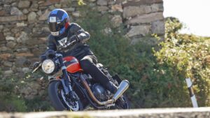 Fotos prueba Triumph Speed Twin 1200: para nostálgicos a los que les gusta pasarlo bien en moto por todas partes, entre calles o curvas