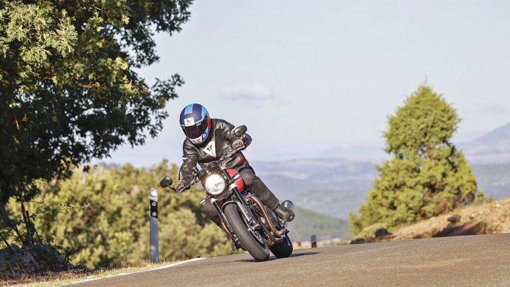 Prueba Triumph Speed Twin 1200: para nostálgicos a los que les gusta pasarlo bien en moto por todas partes, entre calles o curvas 19 Triumph Speed Twin 1200 2023