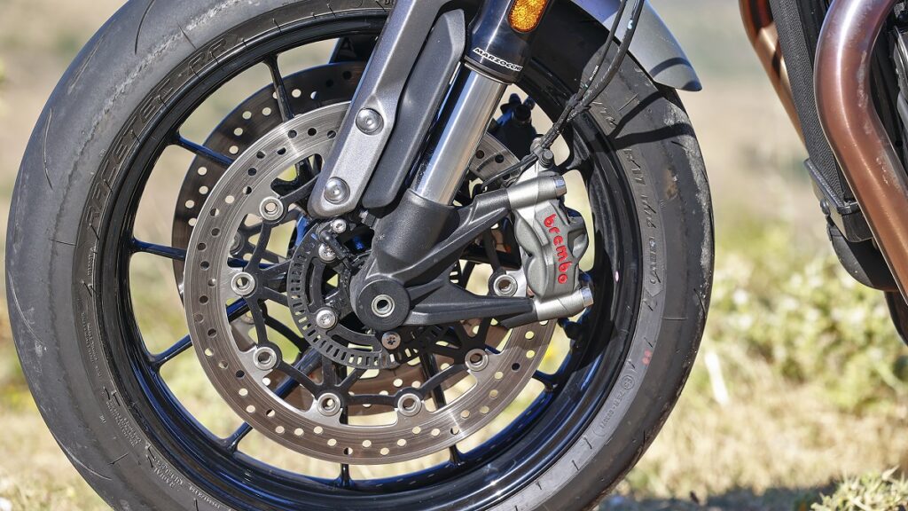 Prueba Triumph Speed Twin 1200: para nostálgicos a los que les gusta pasarlo bien en moto por todas partes, entre calles o curvas 11 Triumph Speed Twin 1200 2023