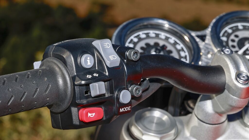 Prueba Triumph Speed Twin 1200: para nostálgicos a los que les gusta pasarlo bien en moto por todas partes, entre calles o curvas 13 Triumph Speed Twin 1200 2023