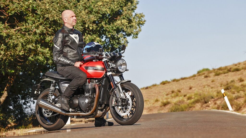 Prueba Triumph Speed Twin 1200: para nostálgicos a los que les gusta pasarlo bien en moto por todas partes, entre calles o curvas 21 Triumph Speed Twin 1200 2023