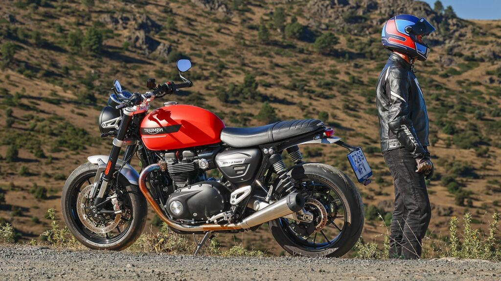 Prueba Triumph Speed Twin 1200: para nostálgicos a los que les gusta pasarlo bien en moto por todas partes, entre calles o curvas 22 Triumph Speed Twin 1200 2023