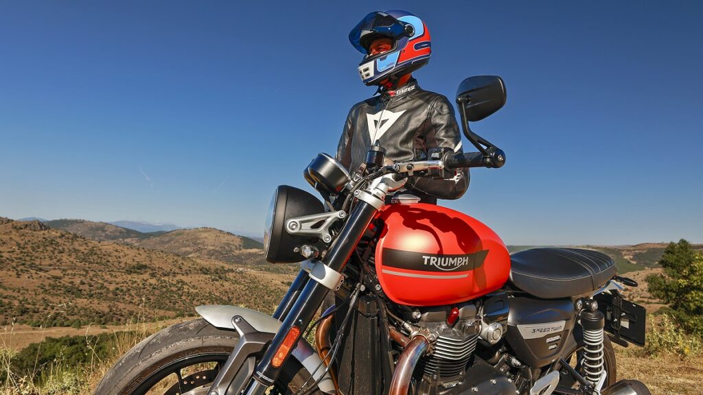 Prueba Triumph Speed Twin 1200: para nostálgicos a los que les gusta pasarlo bien en moto por todas partes, entre calles o curvas 9 Triumph Speed Twin 1200 2023