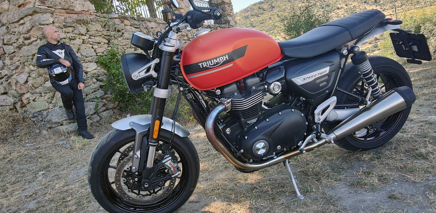 Prueba Triumph Speed Twin 1200: para nostálgicos a los que les gusta ...