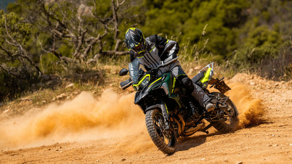 Las motos tral para el carnet A2 Benelli TRK 702 y TRK 702 X te hacen un ofertón por las maletas 3 benelli-trk-702x-17