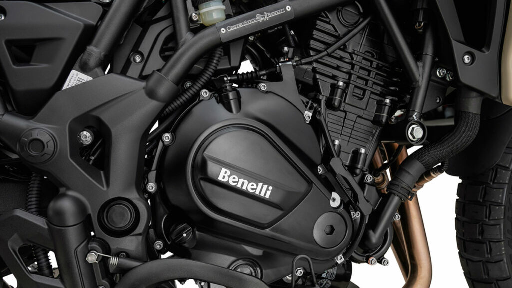Benelli TRK 702X: la respuesta de los italianos para el segmento trail adventure de media cilindrada 12 benelli trk 702x 3