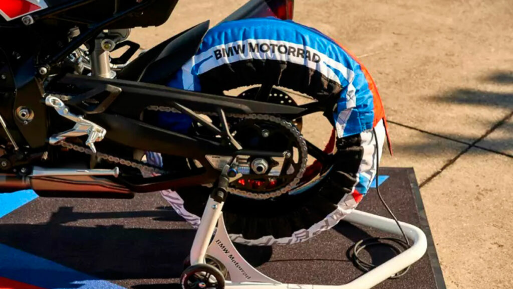Elementos imprescindibles para entrar a circuito con tu moto 10 calentadores-moto-circuito