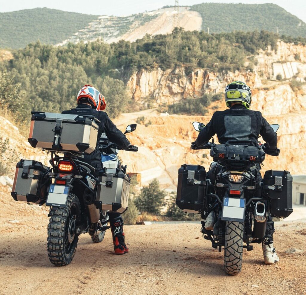El equipo de maletas Givi Trekker Outback Evo se actualiza en su versión 2023-2024 6 Equipo maletas Giviu Trekker Outback Evo 2023-2024