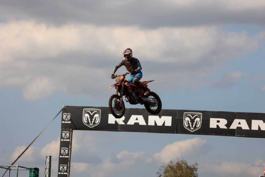Jorge Prado afianza su camino hacia el título 2023 en el MXGP de Países Bajos 10 MGXP Países Bajos, Jorge Prado vencedor de la carrera 1, 20 de agosto 2023