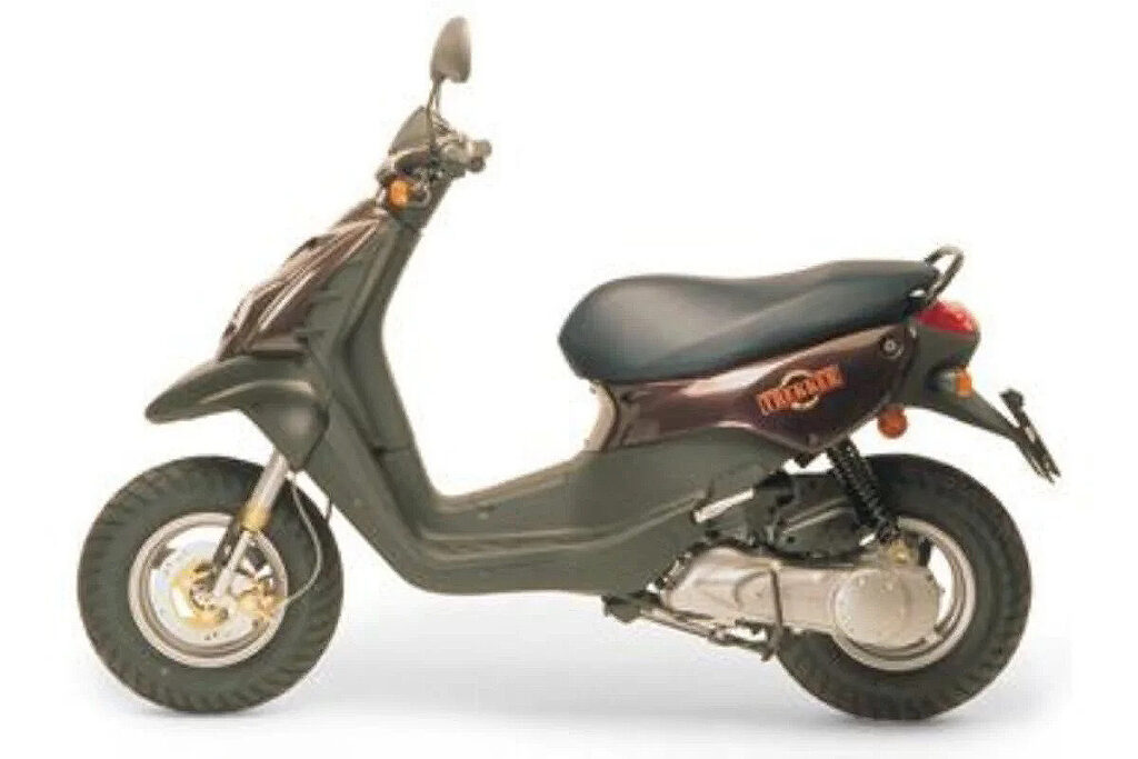 Motos olvidadas (III): los scooter que no participaron del éxito de masas desde 1990 17 peugeot trekker on road