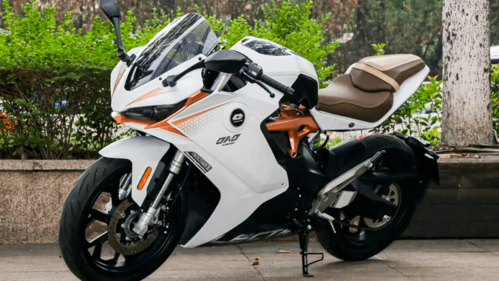 ¿Una moto deportiva eléctrica con marchas? QJ Motor lo hace posible 11 qj-motor-oao-pro