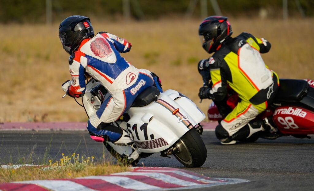 ¡Récord Guinness conseguido!: la distancia más larga jamás cubierta por una moto eléctrica, a manos de un equipo español en 2023 14 24 horas vespa accion 2