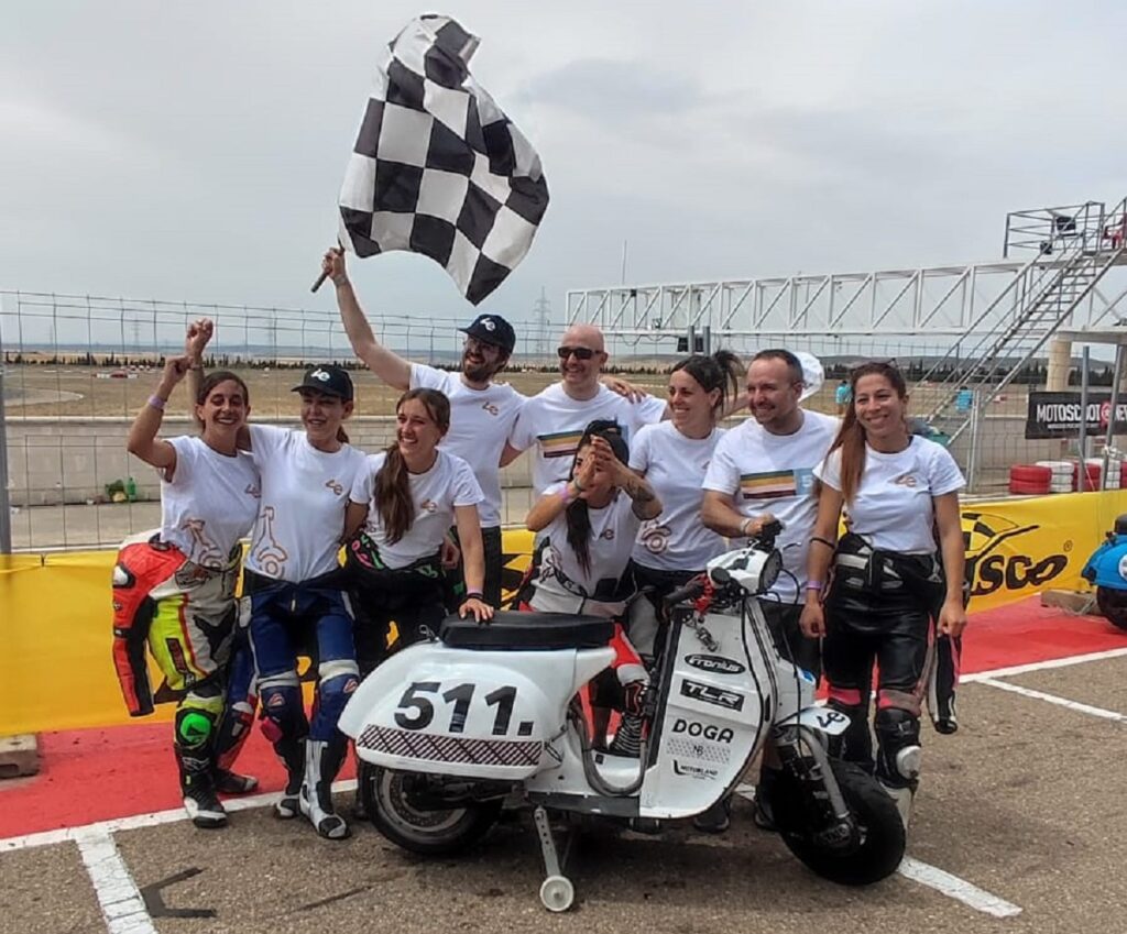 ¡Récord Guinness conseguido!: la distancia más larga jamás cubierta por una moto eléctrica, a manos de un equipo español en 2023 15 24h Vespa final 2023 12