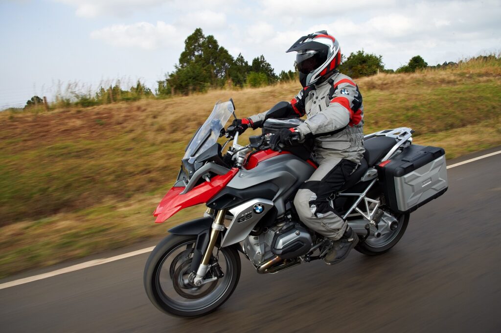 BMW R 1200 GS accion izquierda