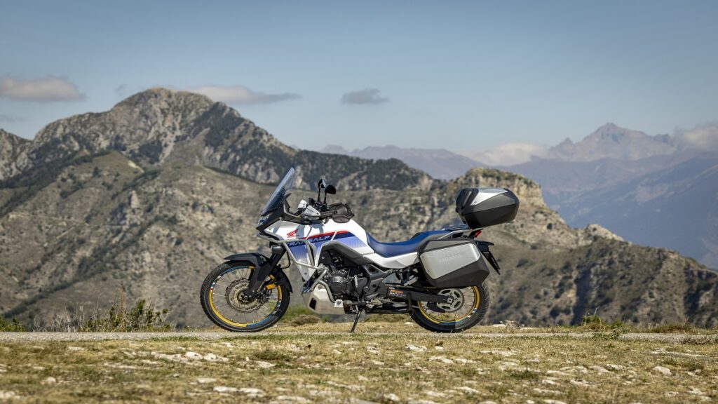 Cómo regresar a los orígenes y vivir aventuras en moto fuera de cobertura, con carnet A2 o A: Honda XL 750 Transalp 13 Honda XL750 Transalp 11