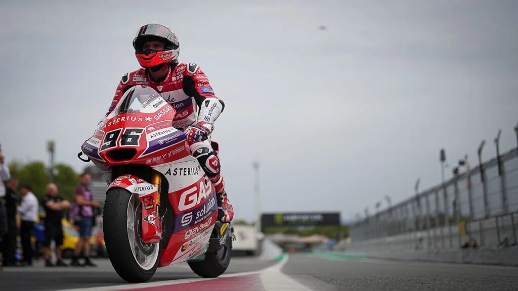 MotoGP Cataluña 2023: Aprilia resurge tras un accidentado inicio de carrera 14 Jake Dixon