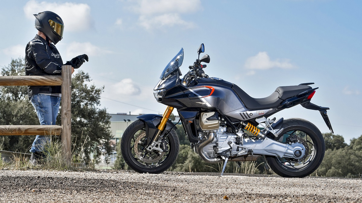 Moto Guzzi V100 Mandello S: este es su precio y las motos rivales
