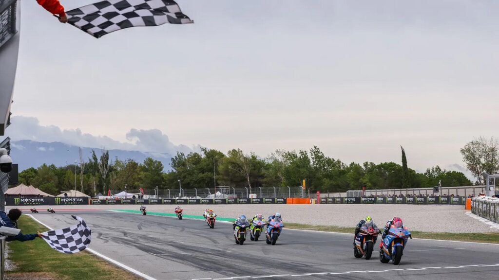 MotoGP Cataluña 2023: Aprilia resurge tras un accidentado inicio de carrera 16 MotoE