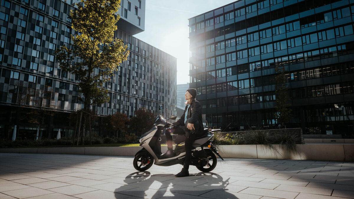 Modelos urbanos de Motron: diversión y autonomía para romper con la vuelta a la rutina 1 NDP_MOTRON_SCOOTERS_ACCION_BREZZY_(1)