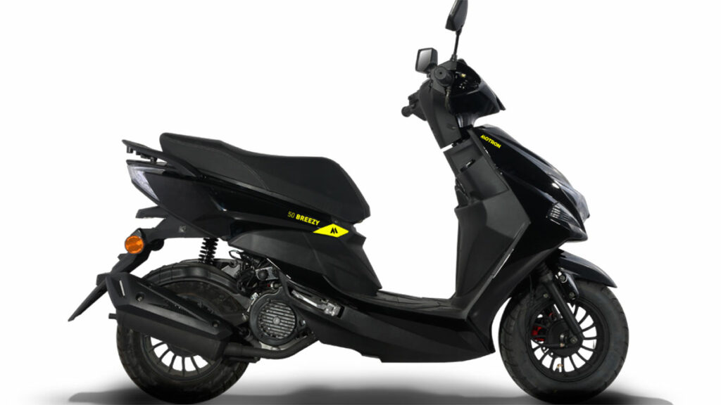 Modelos urbanos de Motron: diversión y autonomía para romper con la vuelta a la rutina 12 NDP MOTRON SCOOTERS BREEZY BLACK