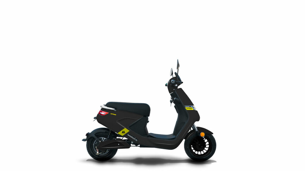 Modelos urbanos de Motron: diversión y autonomía para romper con la vuelta a la rutina 14 NDP MOTRON SCOOTERS VOLTZ BLACK
