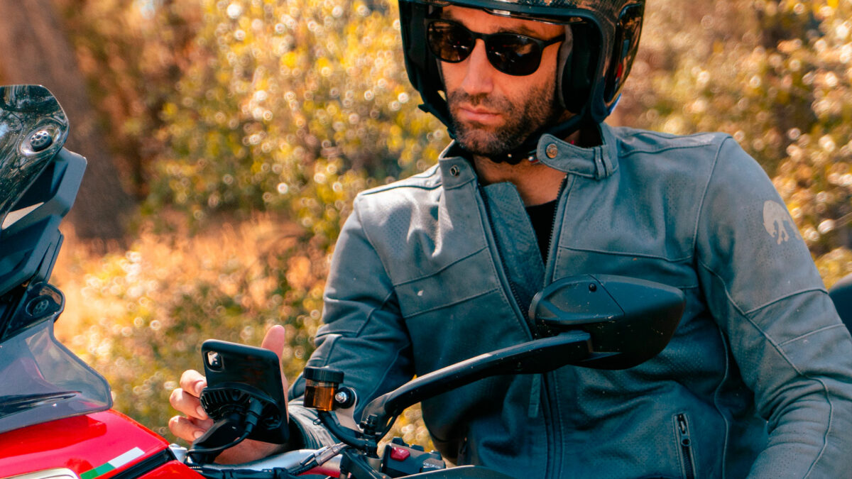 Bihr suma Quadlock a su catálogo de accesorios para moto 1 NdP_BIHR_Quadlock_004