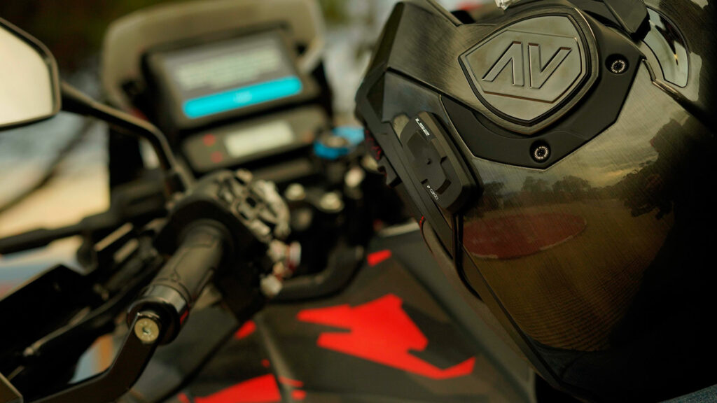 LS2 4X: la marca de equipamiento motero lanza su propio intercomunicador 9 NdP_LS2_LanzamientoCardo_040