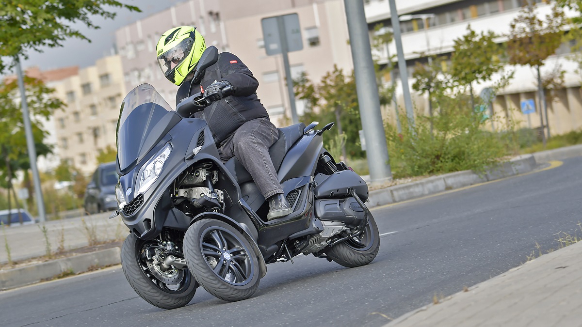 Prueba Piaggio MP3 300 HPE: Los tres pies del gato