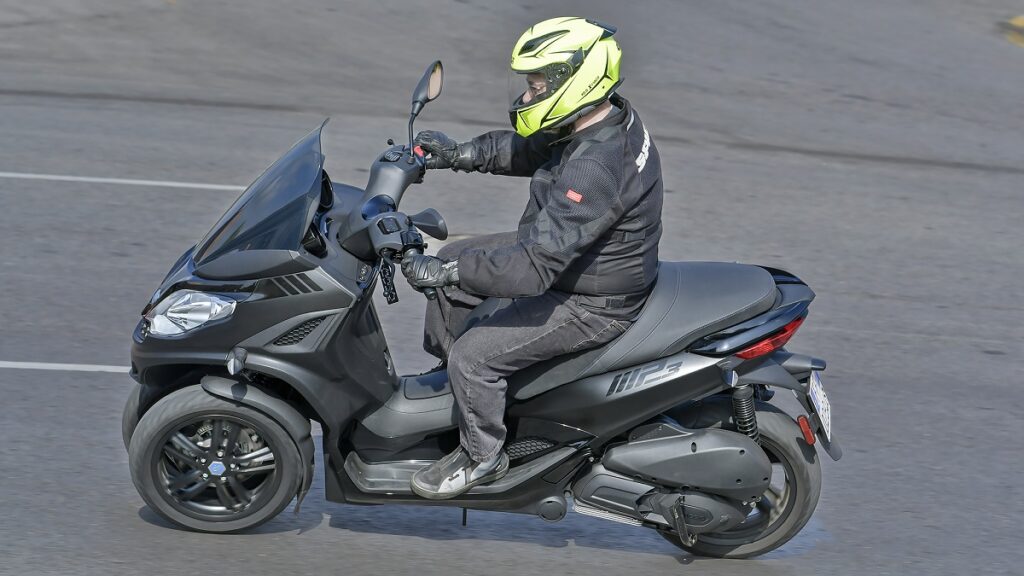 Prueba Piaggio MP3 300 HPE: Los tres pies del gato 20 Piaggio MP3 300 HPE 2023