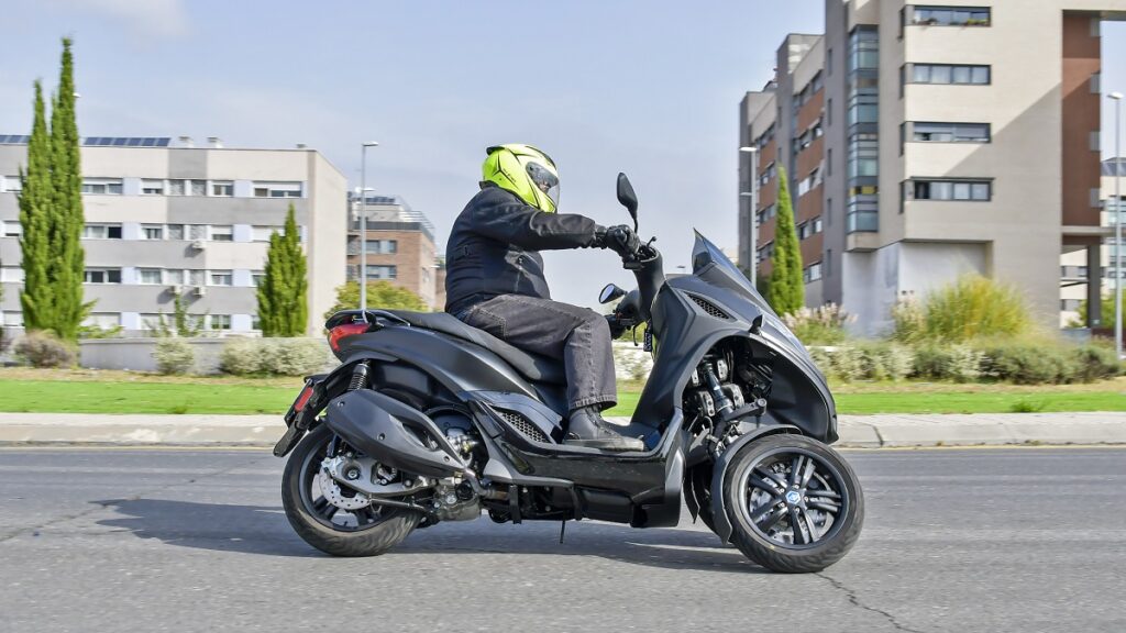 Prueba Piaggio MP3 300 HPE: Los tres pies del gato 19 Piaggio MP3 300 HPE 2023