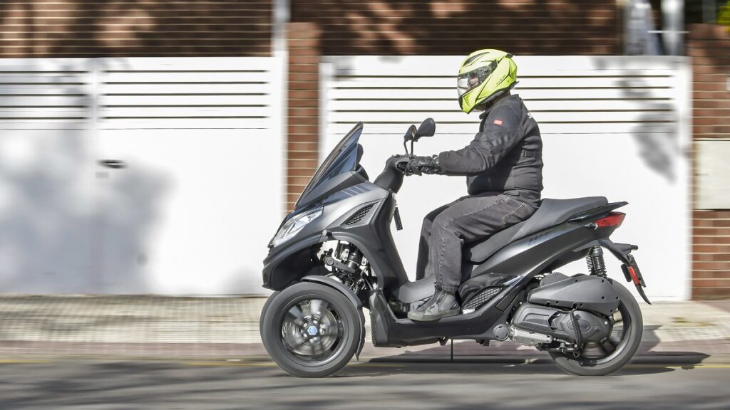 Piaggio MP3 300 HPE: este es su precio y los scooter rivales 11 Piaggio MP3 300 HPE 2023