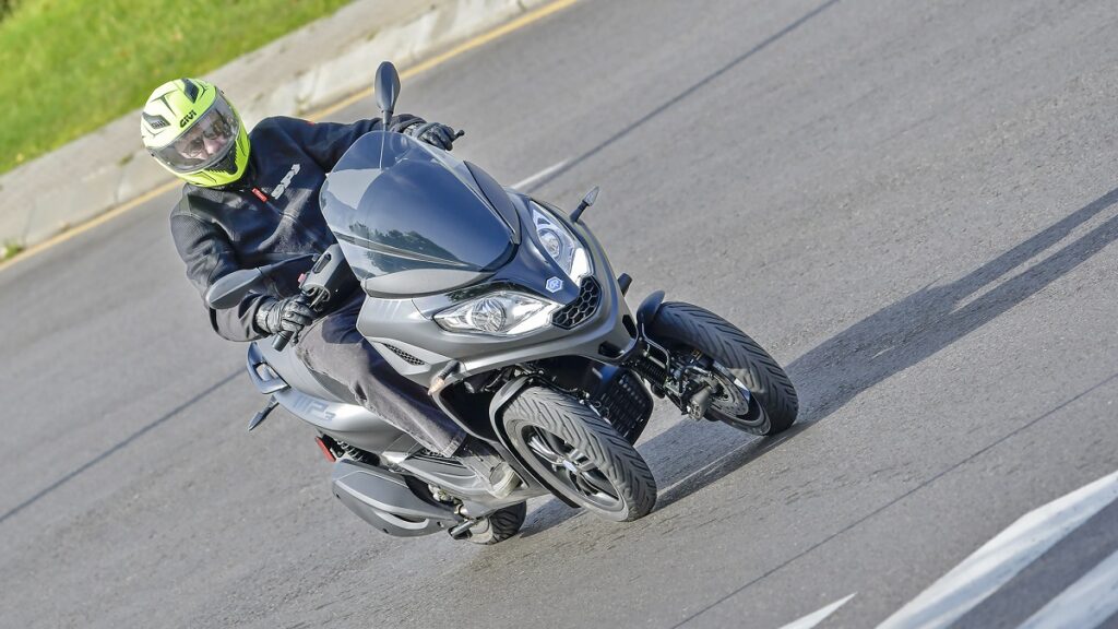 Prueba Piaggio MP3 300 HPE: Los tres pies del gato 22 Piaggio MP3 300 HPE 2023
