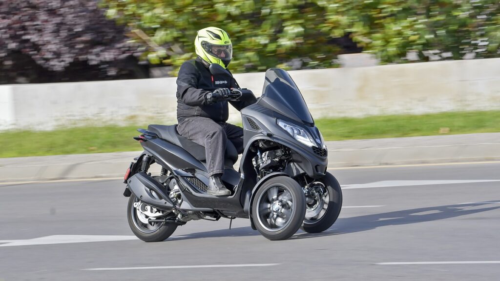 Prueba Piaggio MP3 300 HPE: Los tres pies del gato 23 Piaggio MP3 300 HPE 2023