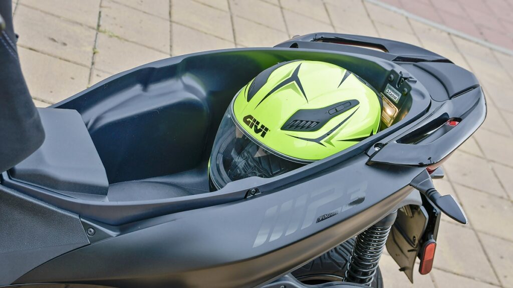 Prueba Piaggio MP3 300 HPE: Los tres pies del gato 18 Piaggio MP3 300 HPE 2023