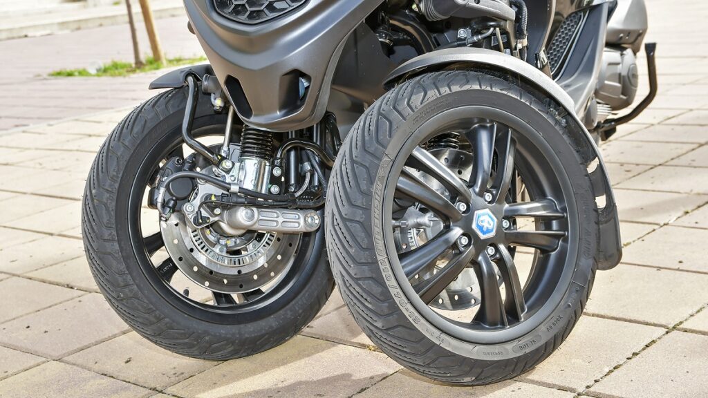 Prueba Piaggio MP3 300 HPE: Los tres pies del gato 15 Piaggio MP3 300 HPE 2023