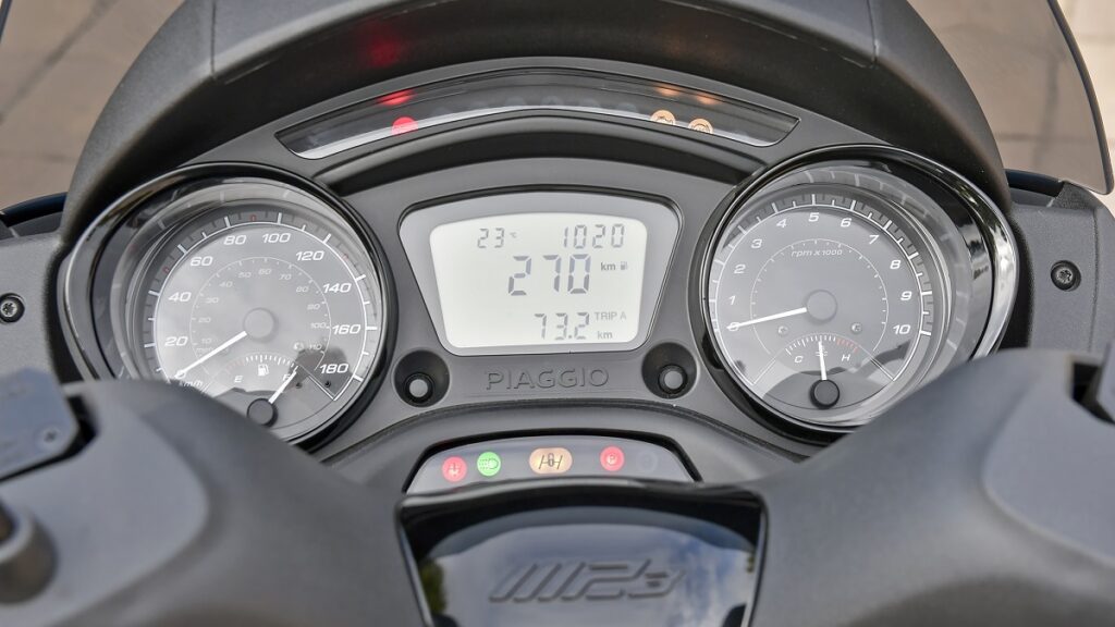 Prueba Piaggio MP3 300 HPE: Los tres pies del gato 17 Piaggio MP3 300 HPE 2023