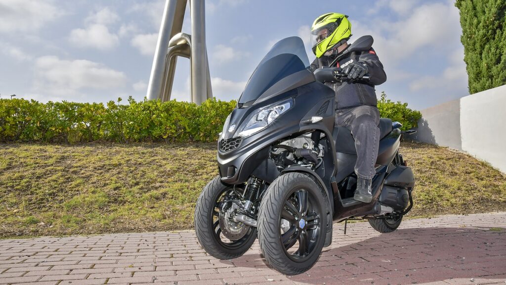Prueba Piaggio MP3 300 HPE: Los tres pies del gato 12 Piaggio MP3 300 HPE 2023