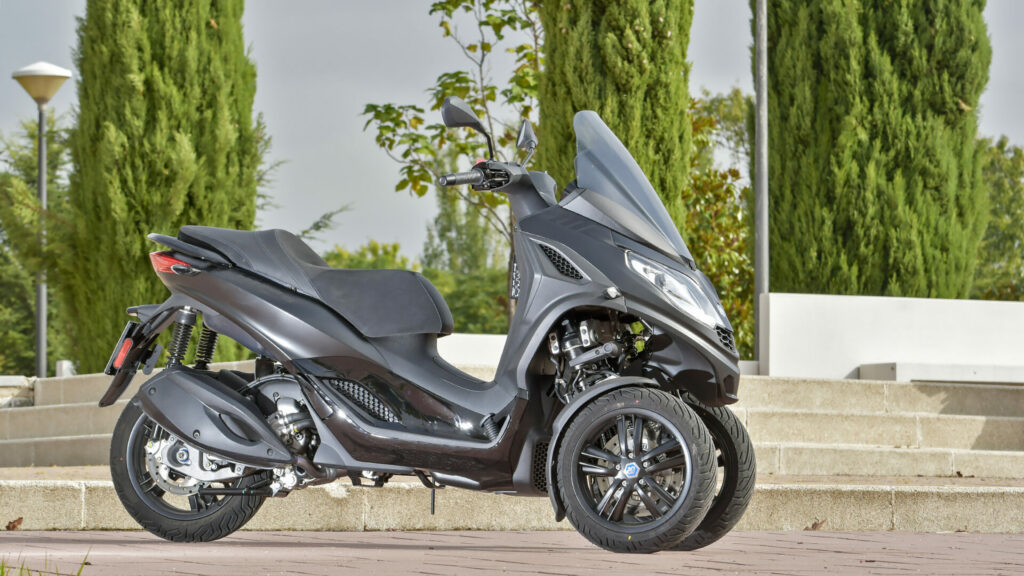 Prueba Piaggio MP3 300 HPE: Los tres pies del gato 11 Piaggio MP3 300 HPE 2023