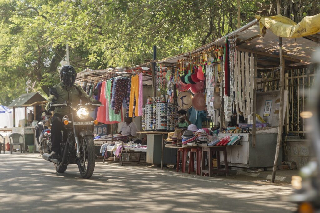 Royal Enfield relanza al mundo una de sus leyendas más icónicas con la moto retro Bullet 350 18 Royal Enfield Bullet 350 2023 14