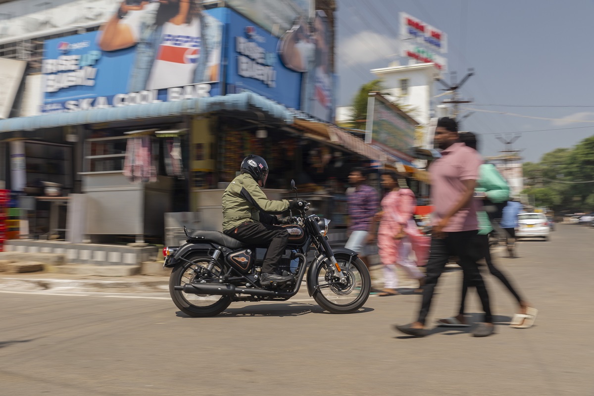 Royal Enfield relanza al mundo una de sus leyendas más icónicas con la moto retro Bullet 350 2 Royal Enfield Bullet 350 2023