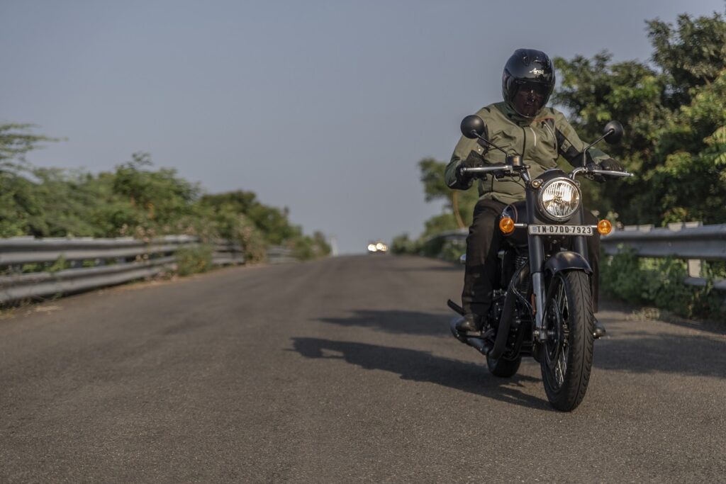 Royal Enfield relanza al mundo una de sus leyendas más icónicas con la moto retro Bullet 350 21 Royal Enfield Bullet 350 2023 7