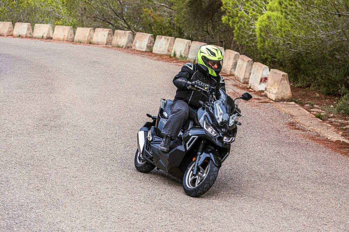 Fotos prueba SYM ADX 125 1 Ya es realidad el SYM ADX 125, scooter SUV para carnet de coche diseñado para aventuras en la ciudad