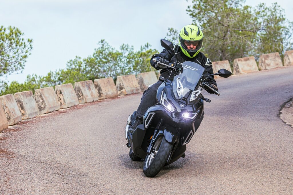 La moto mantiene sus buenas perspectivas en septiembre: las ventas crecieron un 6,7% 10 SYM ADX 125 2023