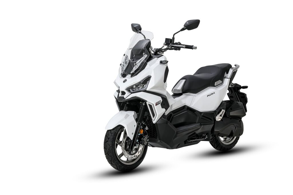 La aventura urbana al alcance de tu mano con el carnet de coche y la oferta del SYM ADX 125 11 SYM ADX 125 2023
