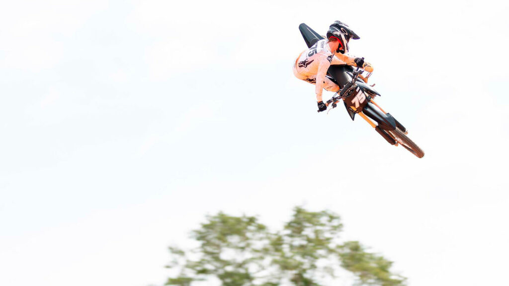 Primeras imágenes e información oficial de la nueva moto de motocross de Triumph 8 Triumph_MX250_videos_02