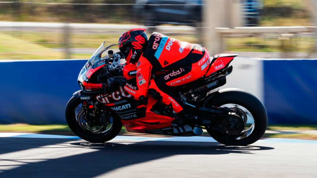 El ascenso de Adrián Huertas al equipo oficial Ducati de WSSP confirma el éxito de nuestro añorado Ismael Bonilla 9 adrian-huertas-ducati-wssp-1